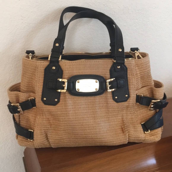 Michael Kors Handbags - ❗️Price drop❗️Michael Kors purse